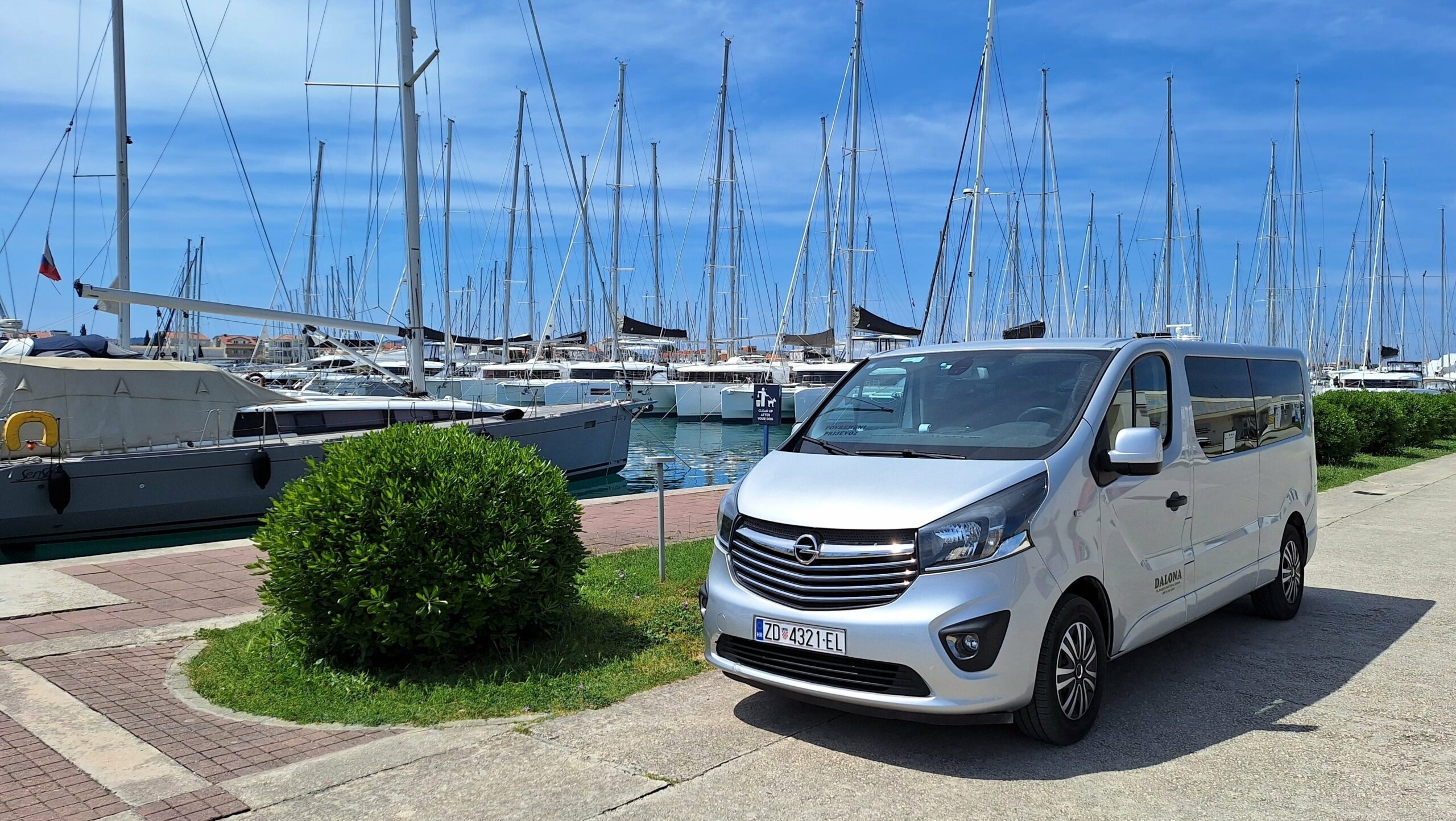 Pre-booked Zadar Airport pickup transfer vehicle
